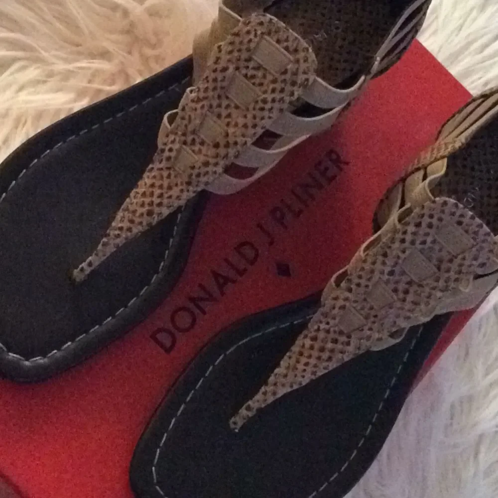 💞DONALD J PLINER💞snake embossed cork shoes